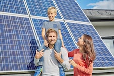 Wer Strom einspeist, etwa über eine PV-Anlage am Dach, soll sich künftig an den Netzkosten ...