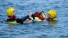 Mitglieder der Wasserrettung sind zur Stelle, wenn am Ratzerdorfer See ein Notfall eintritt.