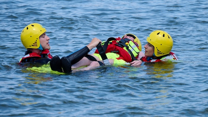 Mitglieder der Wasserrettung sind zur Stelle, wenn am Ratzersdorfer See ein Notfall eintritt.