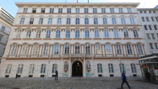 Der Spitzenbeamte des Außenministeriums betrieb einen sadomasochistischen Blog. Seine Fantasien ...