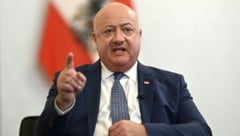 Bundeskanzler Christian Stocker sieht bei Pensionen aktuell keinen Handlungsbedarf.