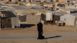 Die Zustände im Lager al-Hol nahe der syrisch-irakischen Grenze sind Berichten zufolge ...