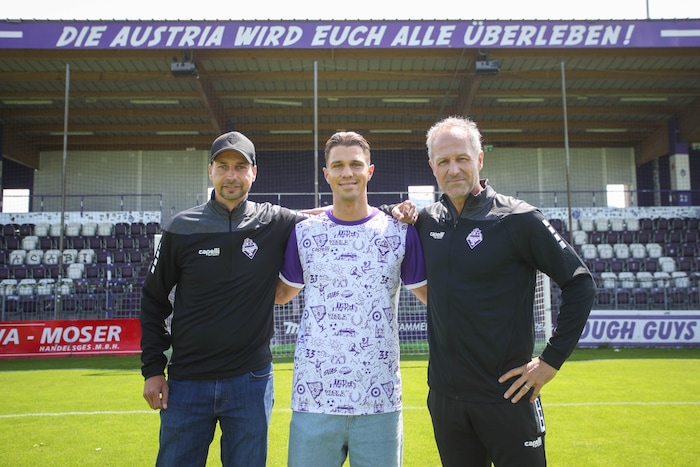 Luca Meisl (Mitte) ist eine von vielen Neuverpflichtungen, die Roland Kirchler (rechts) bereits ...