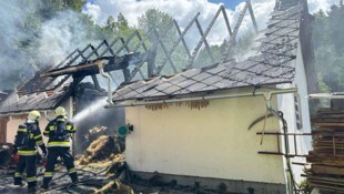 Das Wirtschaftsgebäude brannte aus.