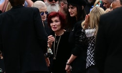 In einem emotionalen Interview hat Sharon Osbourne, Managerin und Ehefrau der Rock-Ikone Ozzy ...