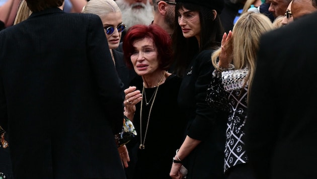 In einem emotionalen Interview hat Sharon Osbourne, Managerin und Ehefrau der Rock-Ikone Ozzy ...