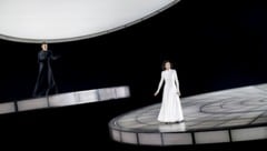 Rivalinnen auf rotierenden Scheiben: Elisabetta (Kate Lindsey) und Maria Stuarda (Lisette ...