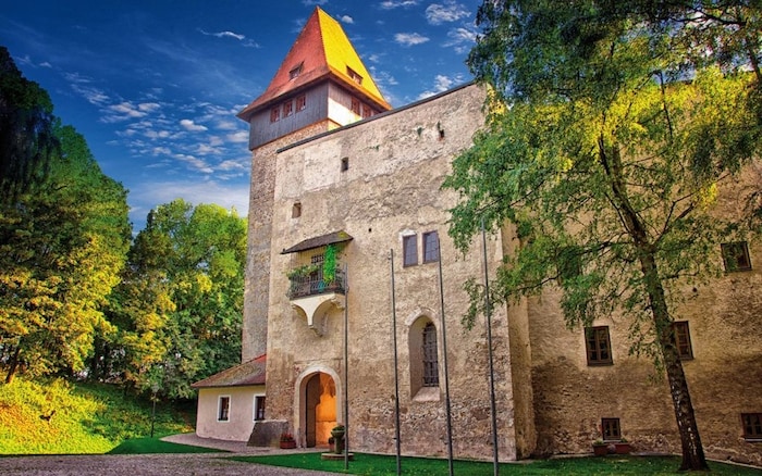 Schloss Ulmerfeld bei Amstetten wird ein kultureller Begegnungs- und VVeranstaltungsort.