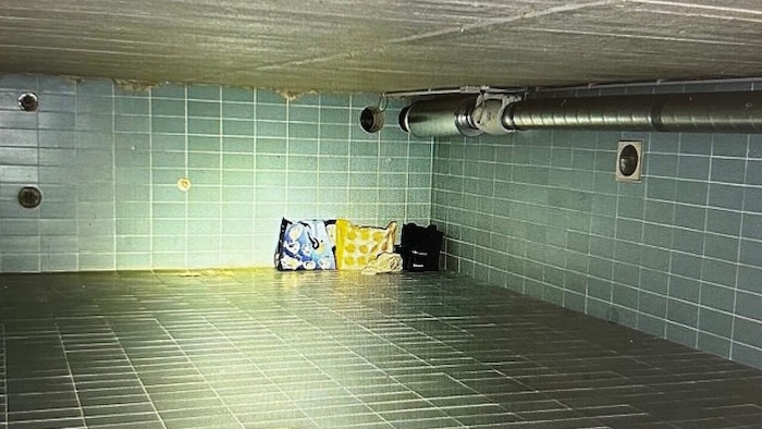 Der einstige Pool der Villa in NÖ diente als Versteck.