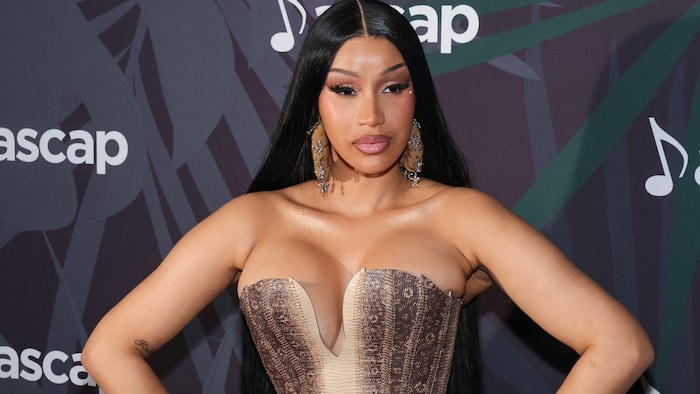 Cardi B ist bekannt für ihren energischen, aggressiven Rap‑Flow und selbstbewusste, provokante ...