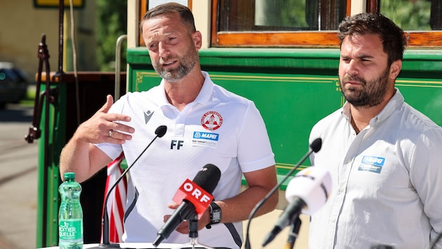 Trainer Ferdl Feldhofer (li.) und Sportchef Didi Elsneg sind noch auf der Suche nach ...