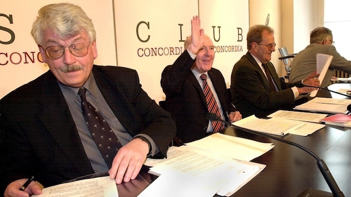 Die Mitglieder des ORF-Weisenrates 2001: Heinrich Keller, Gerd Bacher, Fritz Csoklich und Alfred ...
