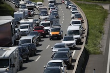 Schnell bildete sich auf der Westautobahn ein Stau.