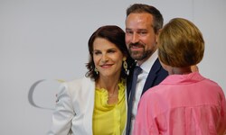 Landeshauptfrau Edtstadler (li.) versteht sich blendend mit Schnöll (Mi.). Das hindert sie nicht ...