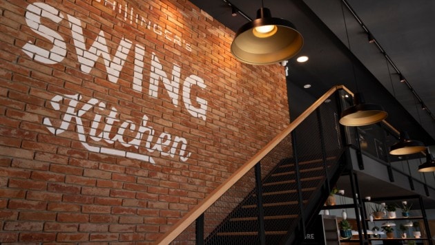 Unter dem Namen „Swing Kitchen“ betreibt das Unternehmen sowohl eigene Filialen als auch ...
