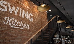 Unter dem Namen „Swing Kitchen“ betreibt das Unternehmen sowohl eigene Filialen als auch ...