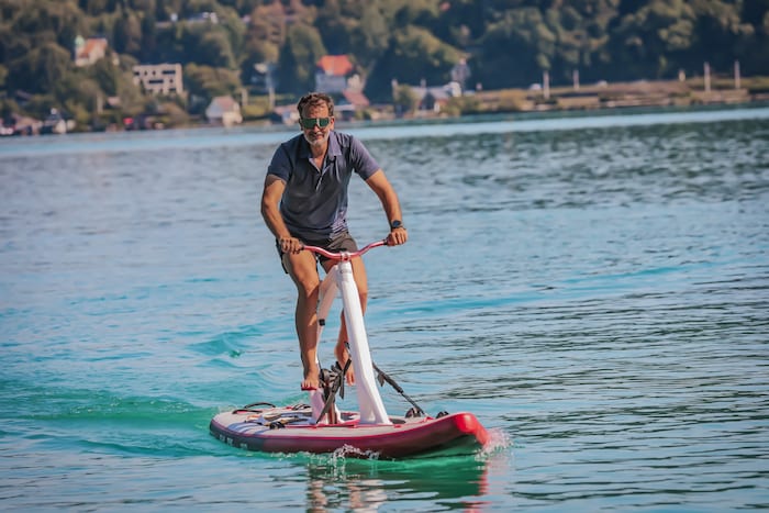 Selbstversuch: Das Radeln am Wasser macht Spaß.