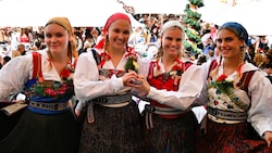 Fesche Dirndl in Gailtaler Tracht