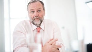 Staatssekretär Sepp Schellhorn hat als Politiker derzeit null zu lachen.