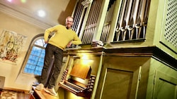 Walter Ofner ist Organist und Orgellehrer, spielt aber auch andere Instrumente wie Steirische ...