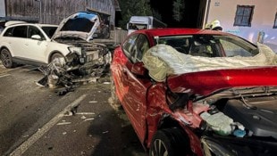In Treffen prallten drei Fahrzeuge aufeinander. 