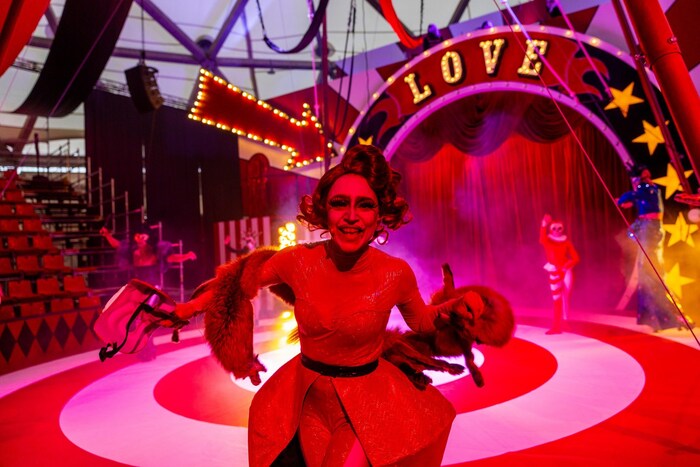 Zarah Kofler als dauerbetrunkene, lieblose Mutter Lady Capulet