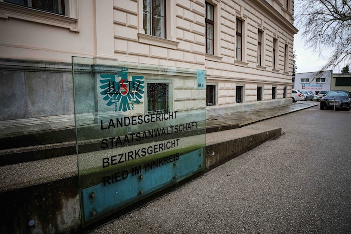 Am Landesgericht in Ried musste das Braunauer Ehepaar geradestehen.