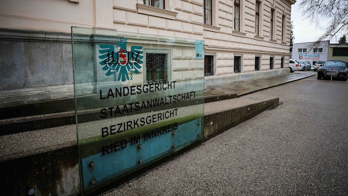 Am Landesgericht in Ried musste das Braunauer Ehepaar geradestehen.