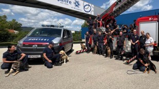 Brandermittler aus Österreich, Deutschland und der Schweiz trainierten mit ihren Spürhunden im ...