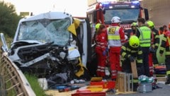 Der schwere Auffahrunfall passierte gegen 6 Uhr früh auf der A1 bei Laakirchen