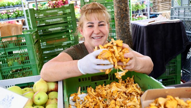 Jadranka ist Verkäuferin beim Stand der Familie Nuster am Kaiser Josef Platz.