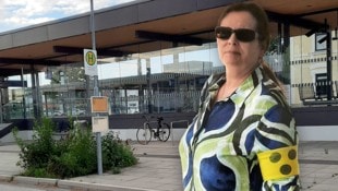Für die stark sehbehinderte Sonja Ziegler wurde sogar der Busfahrplan angepasst. Gleich am ...