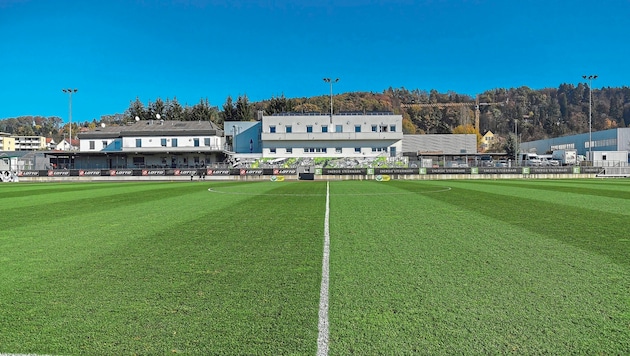 In der Sommerpause wurde in Messendorf ein Trainingsplatz neu verlegt sowie die Kantinenküche ...