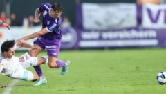 Ein umkämpftes Duell zwischen Austria Klagenfurt und der Salzburger Austria (violett).