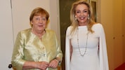Kristina Hammer (re.), hier mit der deutschen Ex-Kanzlerin Angela Merkel, wird sich um eine ...