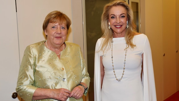 Kristina Hammer (re.), hier mit der deutschen Ex-Kanzlerin Angela Merkel, wird sich um eine ...