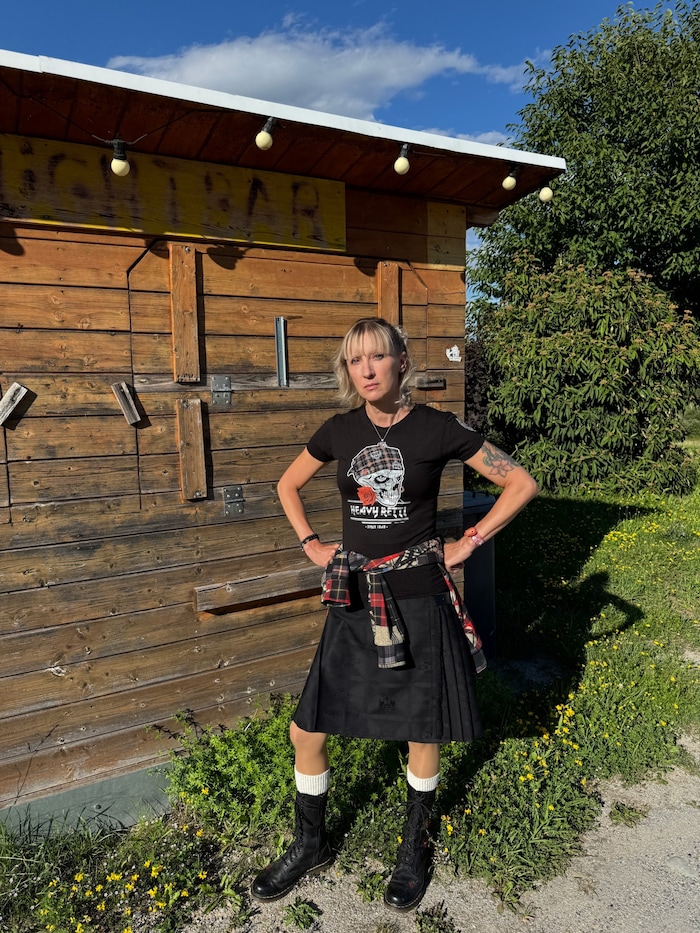 Wortwörtlich „Wild im Kilt“: Anita mit ihrer „Heavy-Rettl-Kirchtag-Kilt-Kombi“.