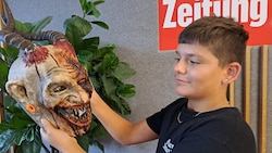 Selbst geschnitzt, bemalt und mit rückstrahlenden Ohrtunnel – auch wegen der Sicherheit bei ...