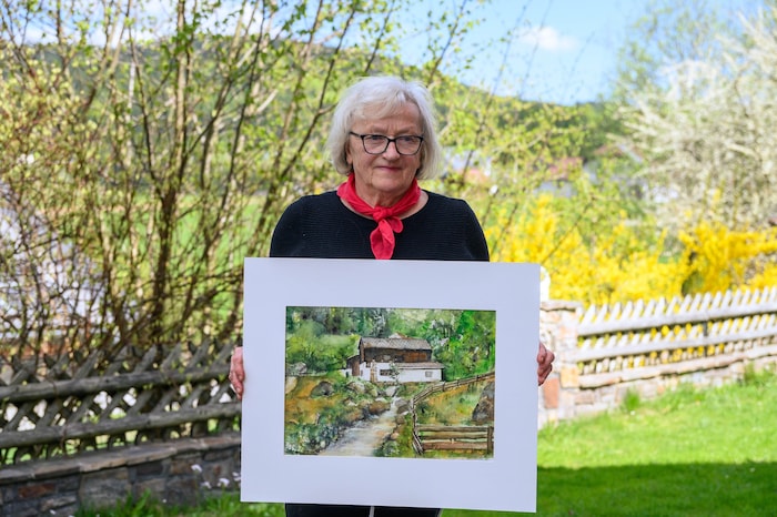 Aquarellkünstlerin Resi Haltrich hat die uralte Schmiede-Nostalgie als buntes Aquarell verewigt.