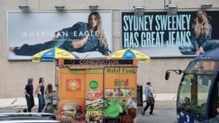 „Great Genes“? Die Werbekampagne mit Sydney Sweeney – das Foto zeigt Werbeplakate in New York – ...
