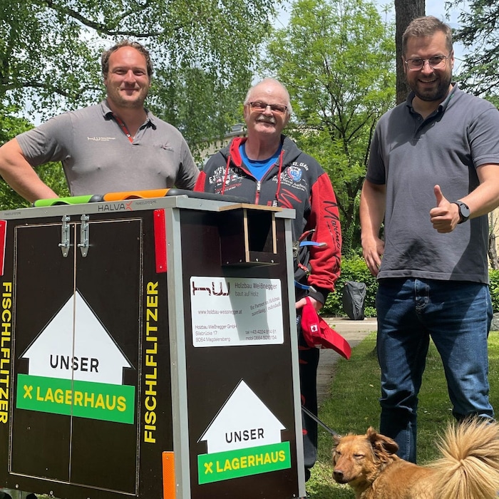 Zwei Betriebe bauten dem „Fischlflitzer“ ein neues Müllwagerl.