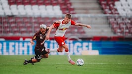 Blieb wie viele seiner Liefering-Kollegen weit hinter den Erwartungen: Oliver Lukic (re.).