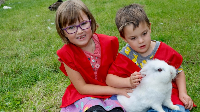 So was von flauschig: Lea und Paul waren fasziniert.