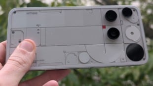 Das Nothing Phone (3) geht mit einem polarisierend-futuristischen Design mit transparenter ...