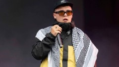 Liam Og tritt regelmäßig mit einem Palästinenserschal auf.