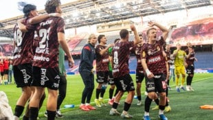 Ausgelassene Stimmung bei den Lustenauern nach dem 4:0 beim FC Liefering.