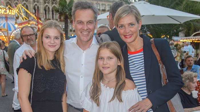 Unterstützung bekommt Livni von ihrer Familie: hier mit Schwester Liel, Papa Tarek Leitner und ...