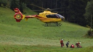 Der Deutsche wurde schließlich mit dem Notarzthubschrauber in die Innsbrucker Klinik geflogen.