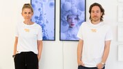 Denise Ender und Johannes Bayer vor einem ihrer Objekte
