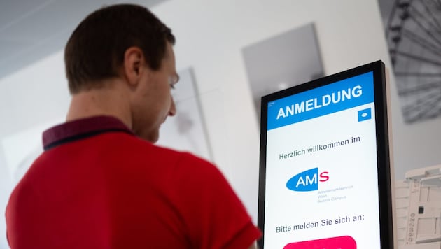 Beim AMS OÖ sind deutlich mehr Arbeitslose gemeldet als noch im September des Vorjahres ...